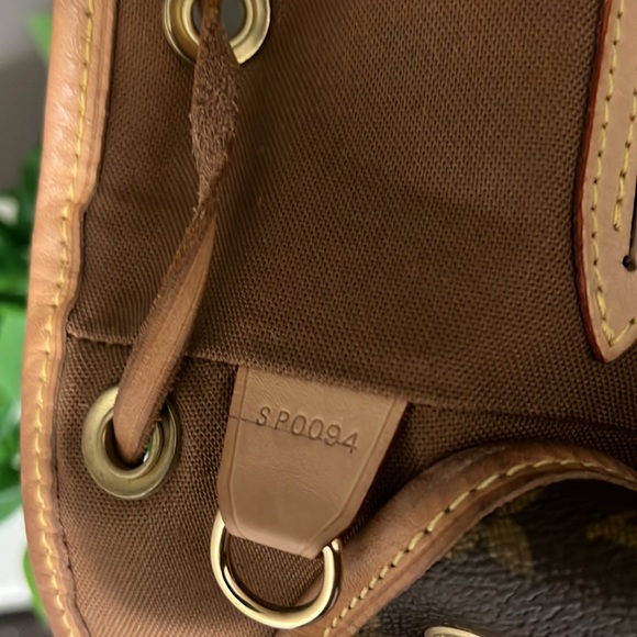 🤎Authentic LV Montsouris MM Backpack🤎 - Picture 4 of 14